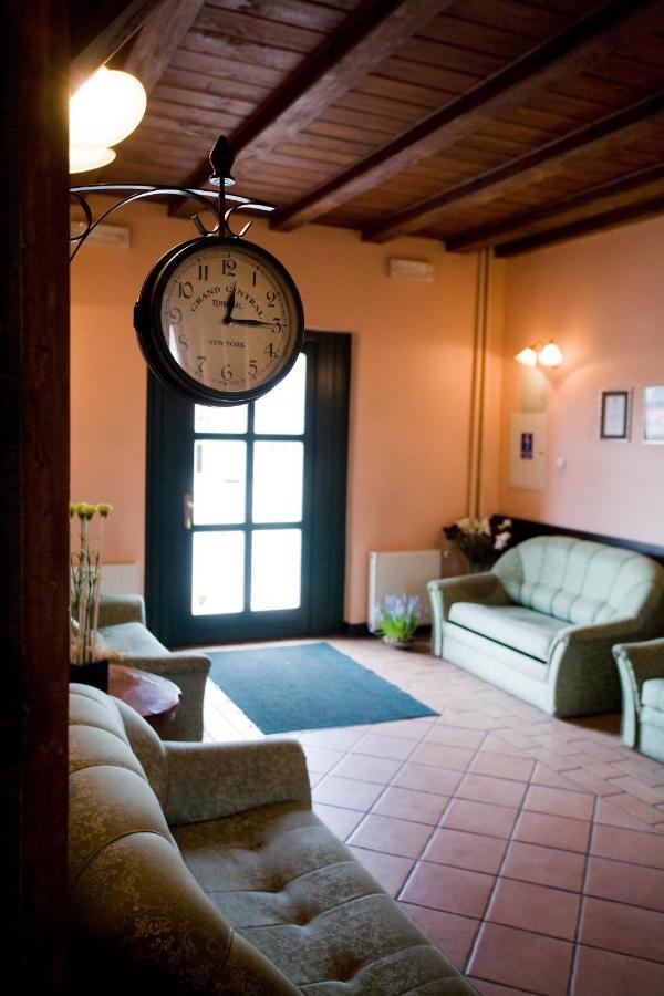 סטארגארד שצ'צ'סינסקי Hotel Maly Mlyn מראה חיצוני תמונה