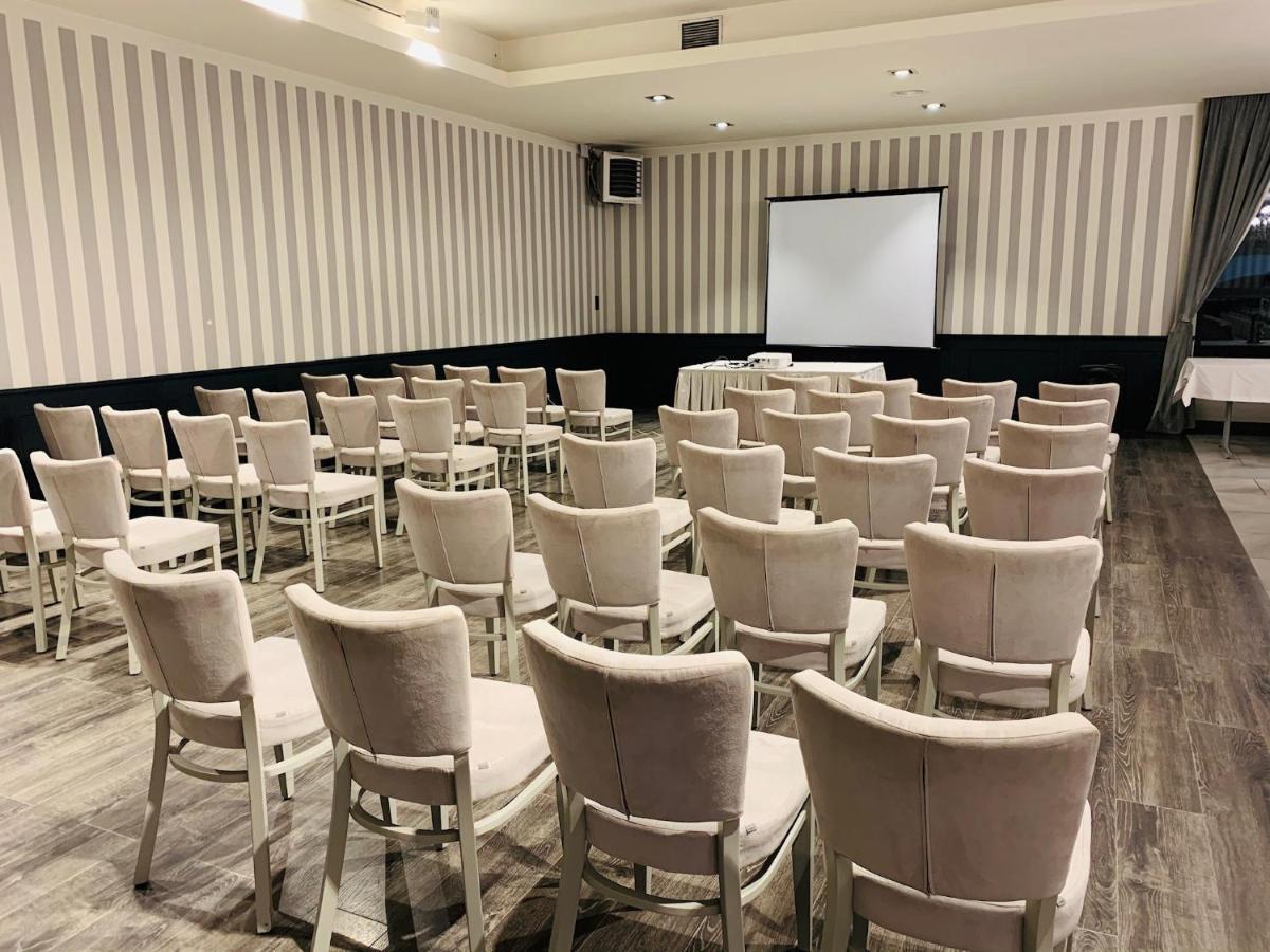 סטארגארד שצ'צ'סינסקי Hotel Maly Mlyn מראה חיצוני תמונה